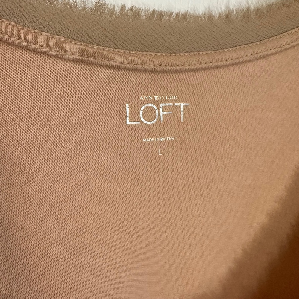 Ann Taylor LOFT Tan Cotton 3D Floral Applique Scoop Neck Tee Shirt L - Picture 2 of 8